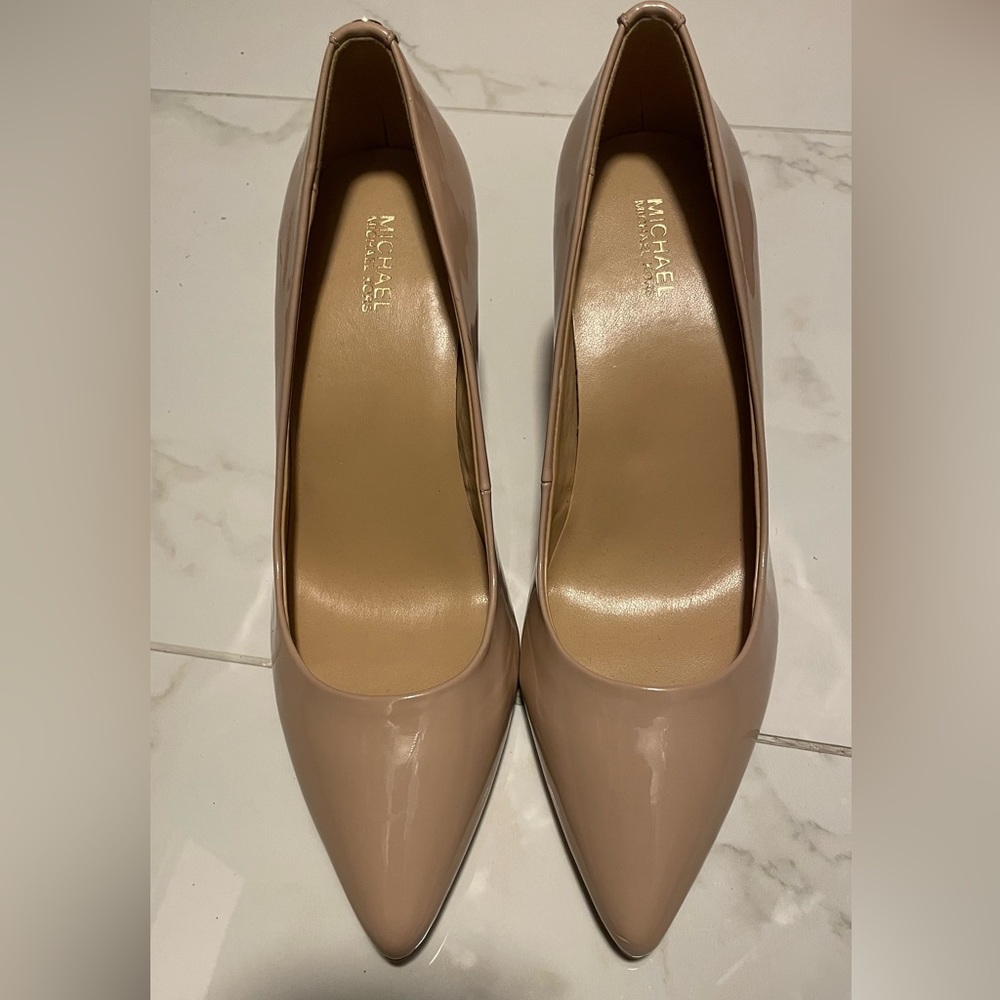 Michael Kors nude pumps never worn size 8